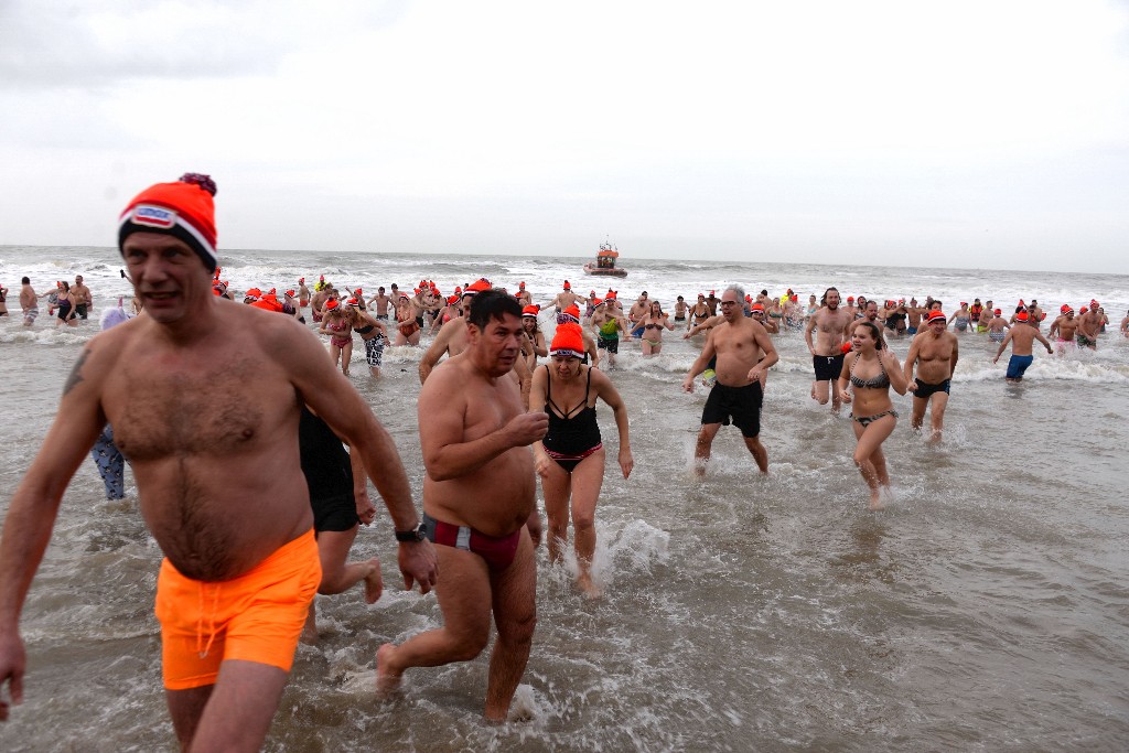 ../Images/Nieuwjaarsduik Nederzandt 2018 090.jpg